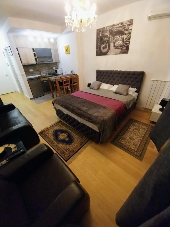 Tayson Square Dorcol New Location Free Garage Apartment Белград Екстериор снимка