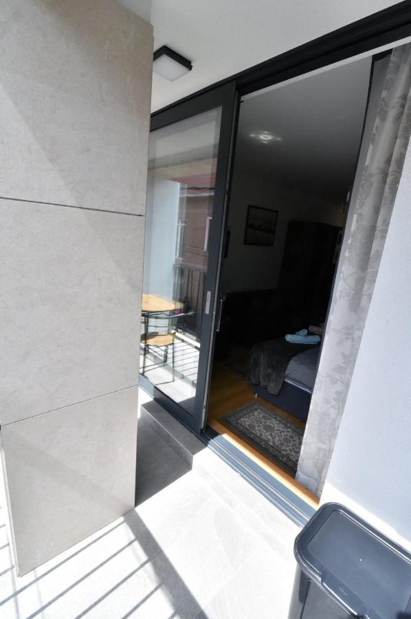Tayson Square Dorcol New Location Free Garage Apartment Белград Екстериор снимка